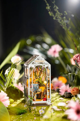 Hands Craft - DIY Book Nook Kit: Garden House