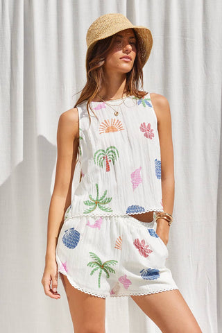 Neutral shorts with colorful coastal embroidery and scalloped hem