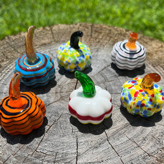 SHOPGIVECOURAGE - Glass Pumpkin Collectible Sitter Miniature Figurine