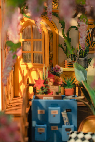 Hands Craft - DIY Book Nook Kit: Garden House
