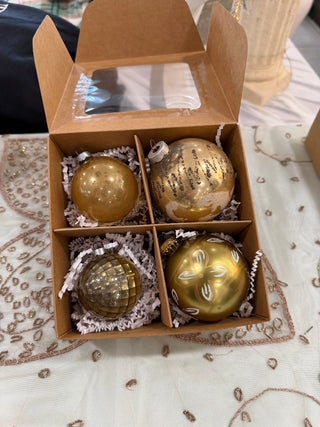 Vintage Ornament Gift Set – Assorted Holiday Treasures