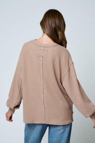 Blu Pepper - TEXTURED EXPOSED SEAM LONG EXTENDED SLEEVE KNIT TOP : KHAKI